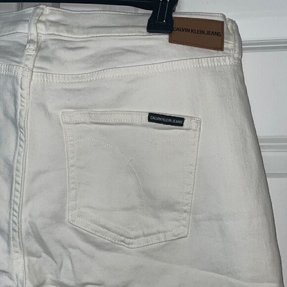 Calvin Klein white cut off jeans - Picture 7 of 9
